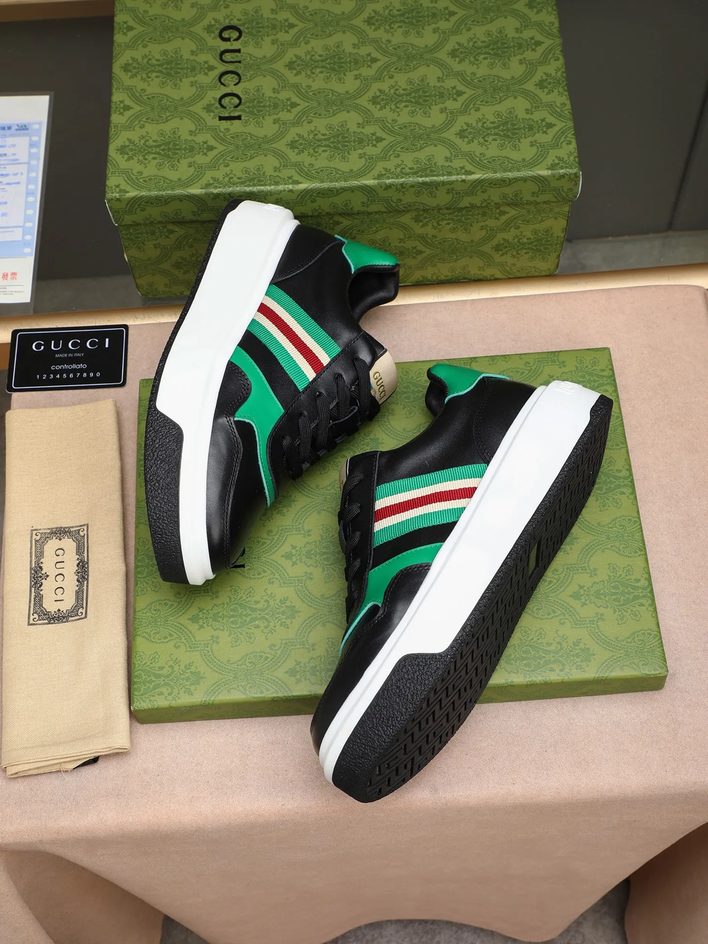 Men's shoes 💰480 New men's shoes GUCCI Fashion trend Made of first-layer calfskin ➕ washed sheep lining! The foot feels super comfortable and the workmanship is impeccable. Foam ultra-light outsole, size: 38-44 (45 customized) 3 colors to choose from!